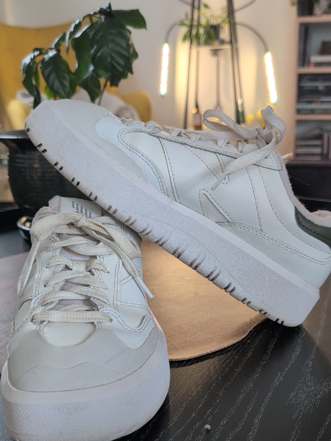 Ct-302 New Balance Athletic Sneakers .